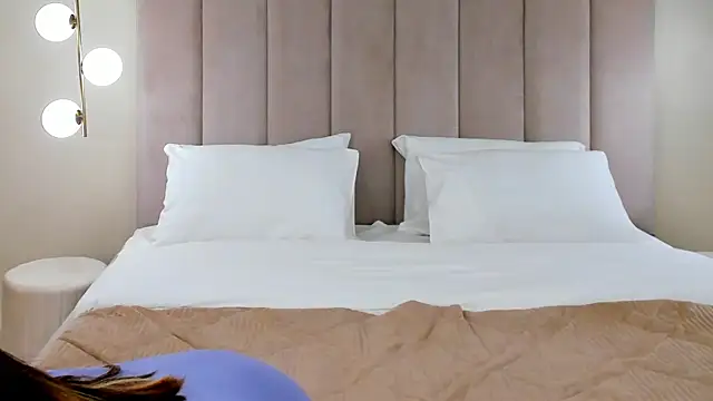 Stripchat Sex Cam for KiraHolli