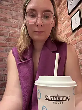 Stripchat Sex Cam for The_Snowwhitee